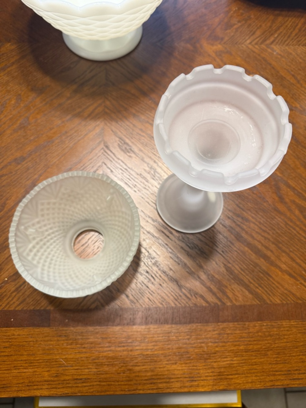 PartyLite Frosted Glass Fairy Lamp with Diamond Cut Shade - Picture 4 of 6